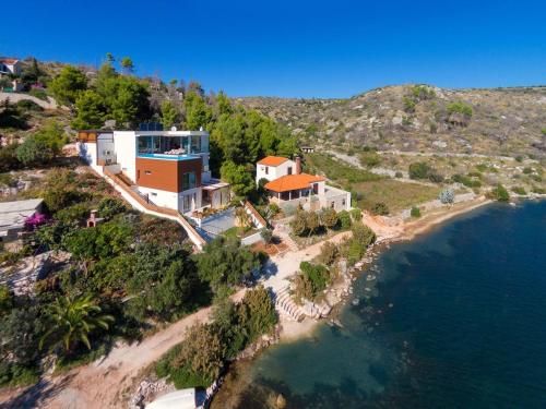 Luxury Beachfront Villa Blue Star of Brac with private pool at the beach on Brac island – Bobovisca (Losischie, Kroatien)*