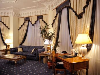 Grand Hotel Ukraine (Dnjepropetrowsk, Ukraine)*