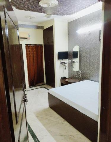 Hotel Aditya (Okhla, India)*