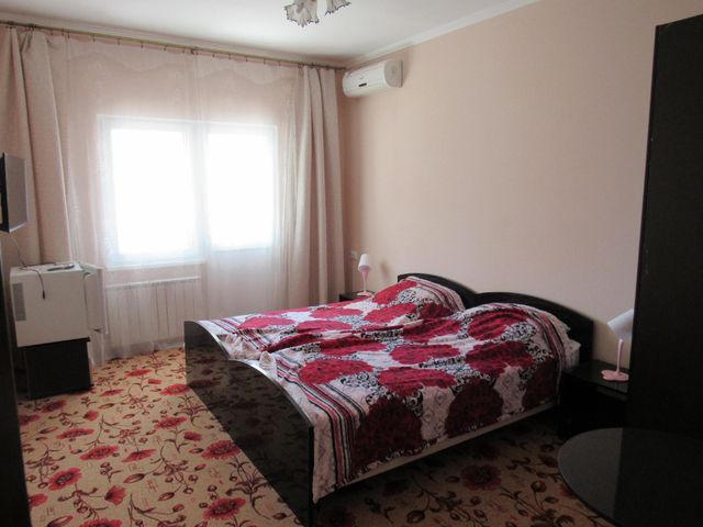 Haus (200 m²), 9 Schlafzimmer und 9 eigene Badezimmer in Gelendzhik (Gelendschik, Russland)*