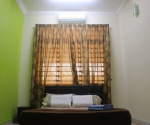 Haus (1200 m²), 3 Schlafzimmer und 2 eigene Badezimmer in Beserah (Kuantan, Malaysia)*