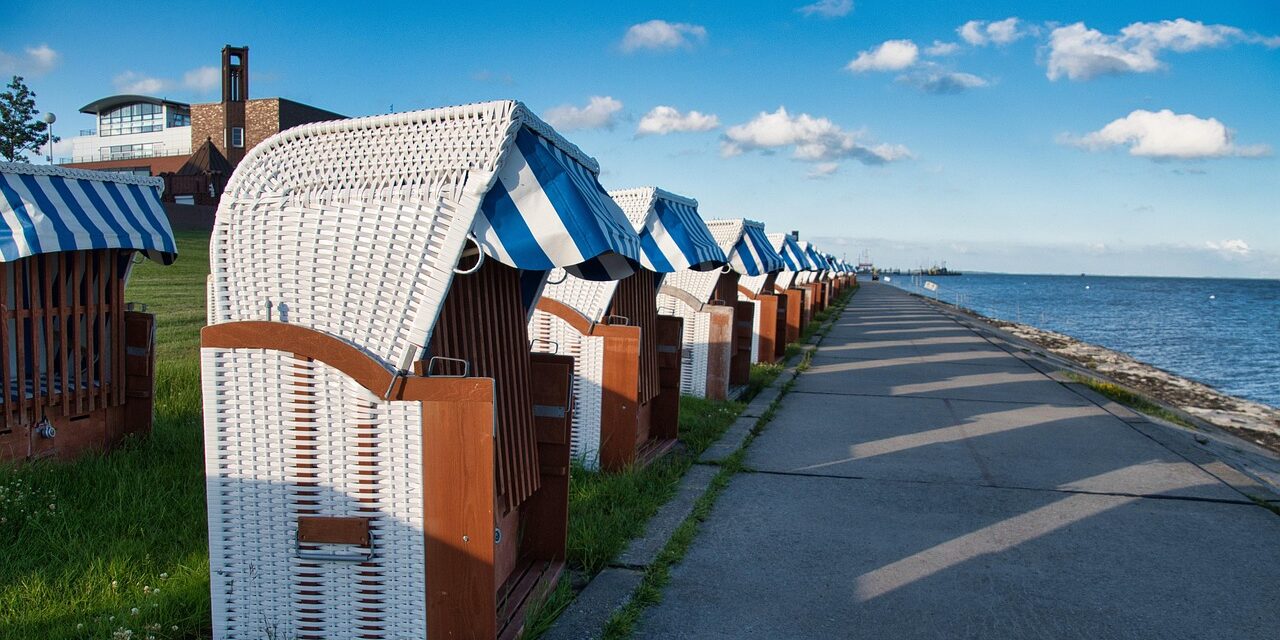 helgaka-deck-chairs-7271249_1280