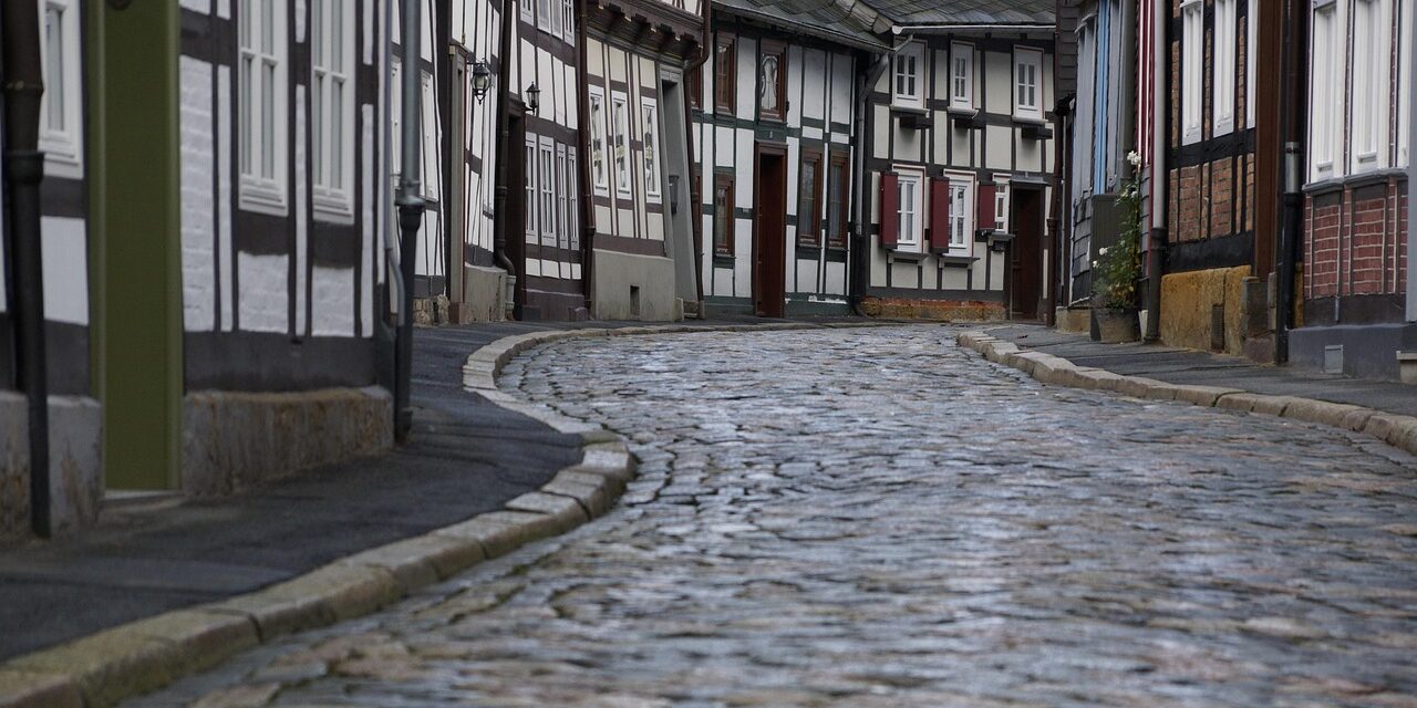 taken-cobblestone-451597_1280